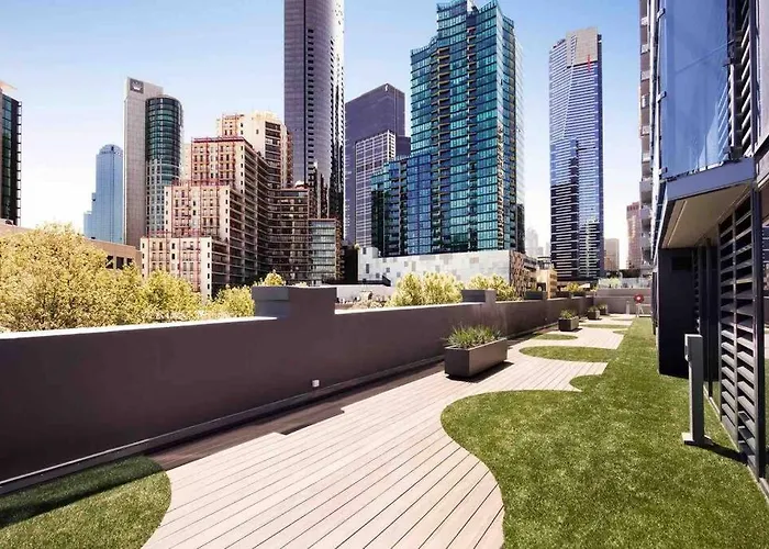 Modern 3 Bedroom Apartment In Southbank