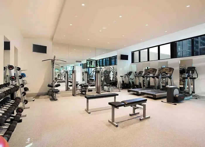 Modern 3 Bedroom Apartment In Southbank